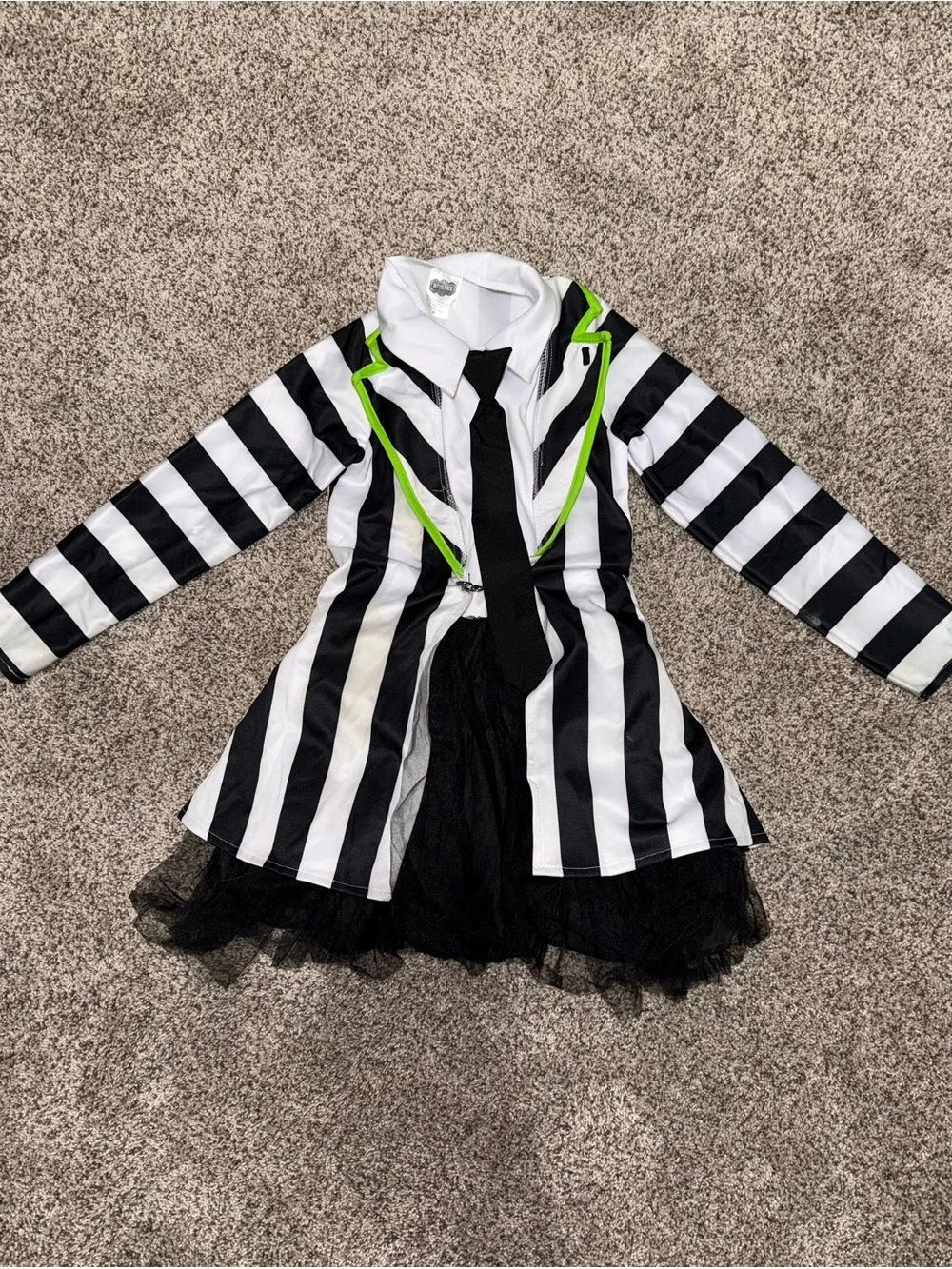 Girls Medium Beetlejuice Costume. Missing Hair Bow & Lapel.